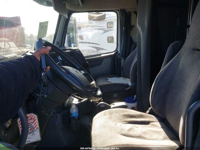 2019 VOLVO VNL 7