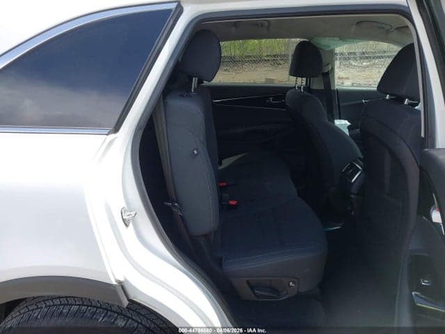 2020 KIA SORENTO 2.4L LX 8