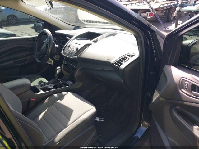 2017 FORD ESCAPE S 5