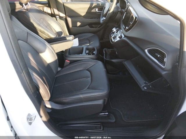 2025 CHRYSLER VOYAGER LX 5