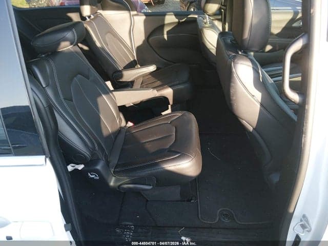 2025 CHRYSLER VOYAGER LX 8