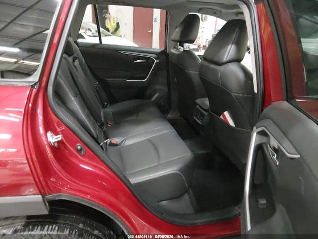 2025 TOYOTA RAV4 XLE PREMIUM 8
