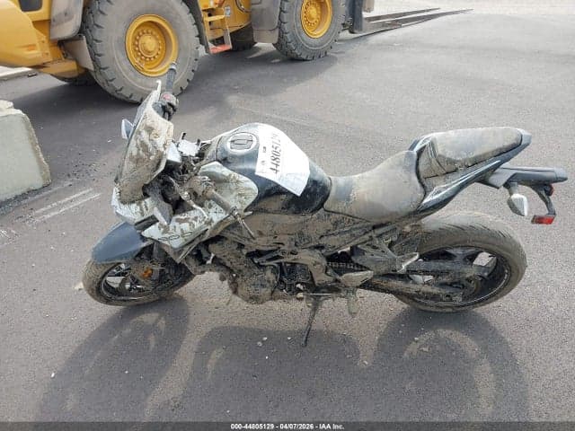 2022 KAWASAKI ZR900 12