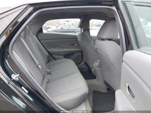 2021 HYUNDAI ELANTRA SE 8