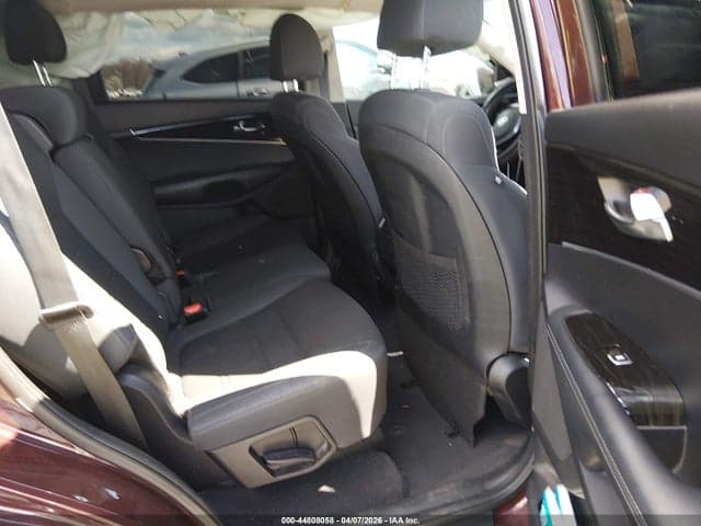 2019 KIA SORENTO 2.4L LX 8