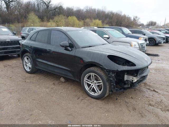 2017 PORSCHE MACAN 1