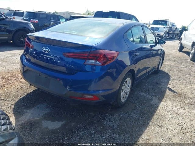 2019 HYUNDAI ELANTRA SE 4