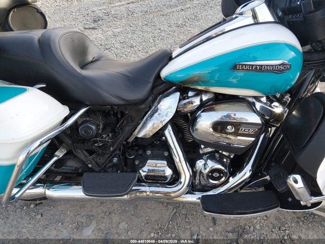 2017 HARLEY-DAVIDSON FLHTCU ULTRA CLASSIC ELECTRA GLD 8