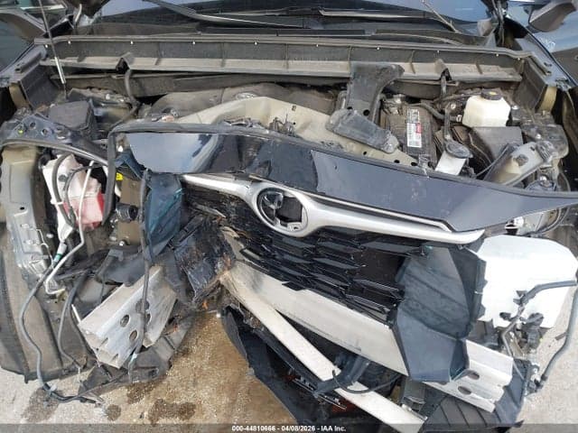2021 TOYOTA HIGHLANDER XLE 11