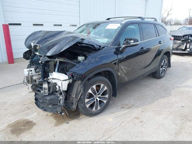 2021 TOYOTA HIGHLANDER XLE 3