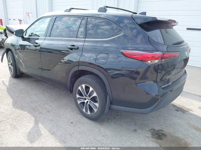 2021 TOYOTA HIGHLANDER XLE 4