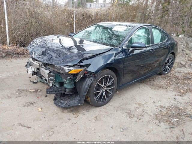 2021 TOYOTA CAMRY SE AWD 2
