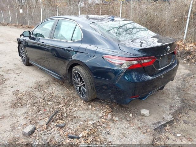 2021 TOYOTA CAMRY SE AWD 3