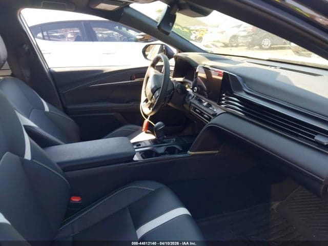 2025 TOYOTA CAMRY SE 5