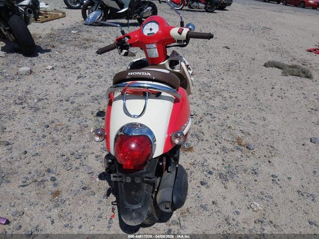 2025 HONDA NCW50 6