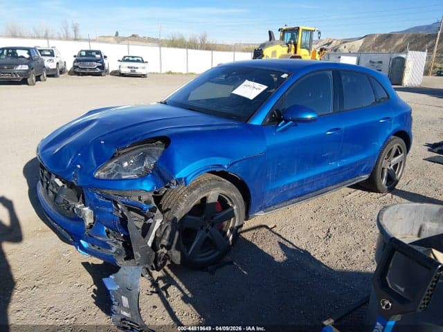 2015 PORSCHE MACAN TURBO 2