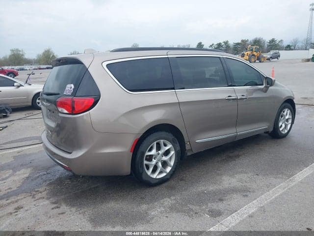 2017 CHRYSLER PACIFICA TOURING-L 4