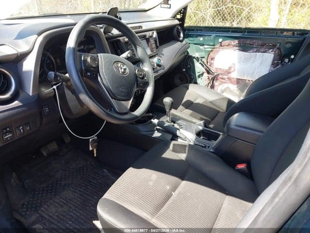 2017 TOYOTA RAV4 LE 5