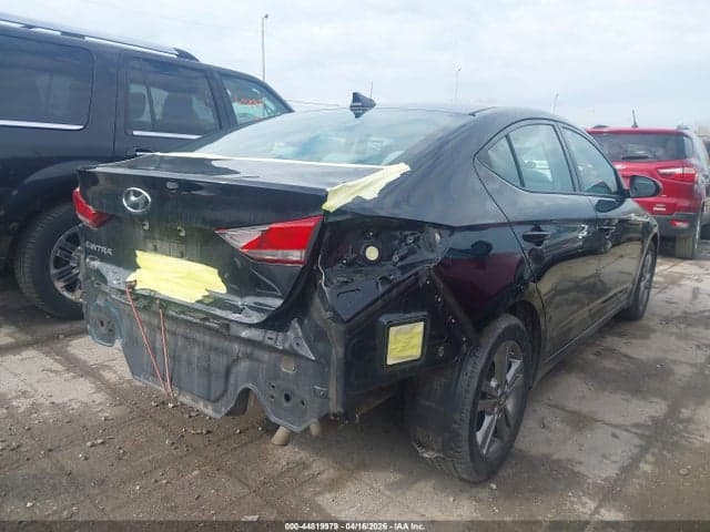 2017 HYUNDAI ELANTRA SE 4