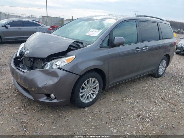 2017 TOYOTA SIENNA XLE 8 PASSENGER 2