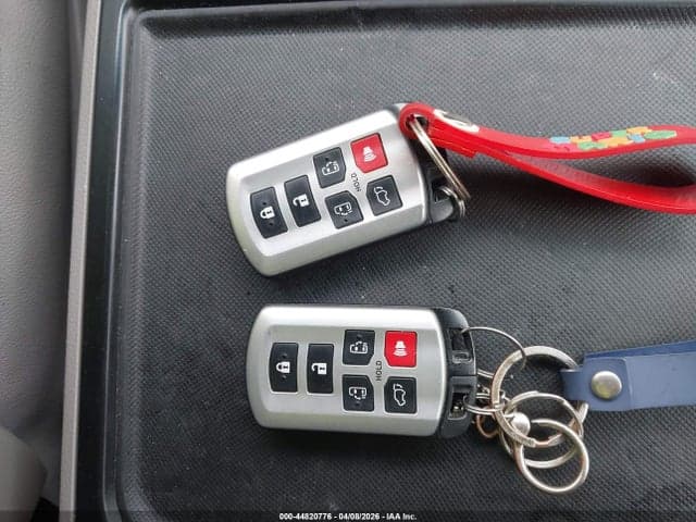 2017 TOYOTA SIENNA XLE 8 PASSENGER 11