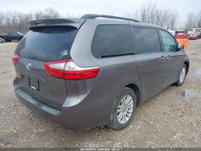 2017 TOYOTA SIENNA XLE 8 PASSENGER 4