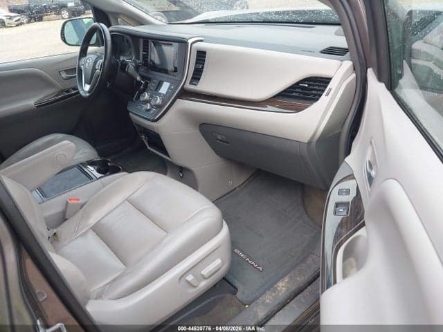 2017 TOYOTA SIENNA XLE 8 PASSENGER 5