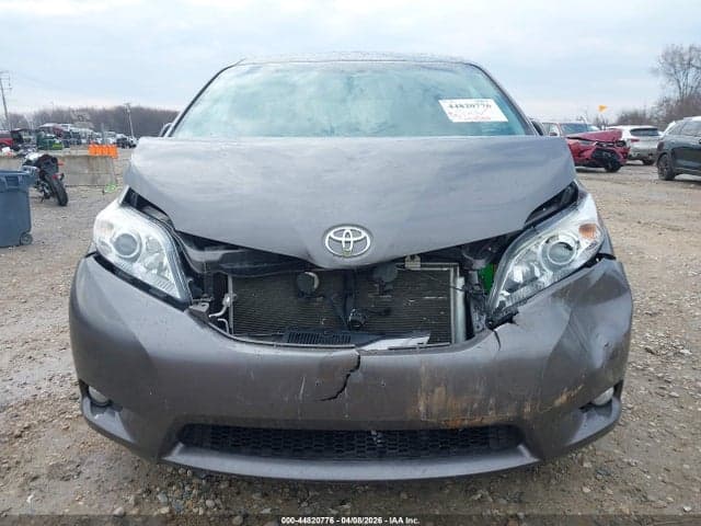2017 TOYOTA SIENNA XLE 8 PASSENGER 6