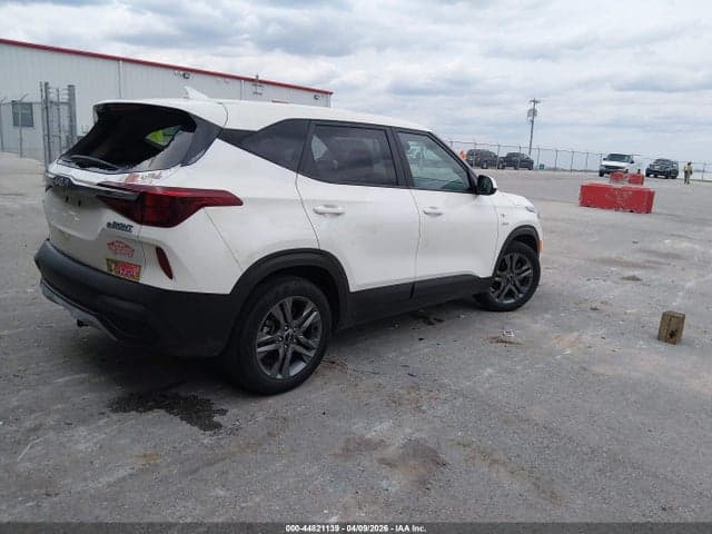 2023 KIA SELTOS LX 4
