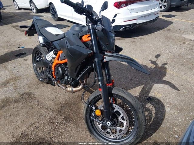 2026 KTM 690 SMC R