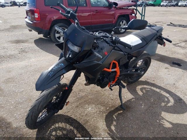 2026 KTM 690 SMC R 2