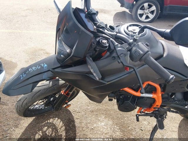 2026 KTM 690 SMC R 15