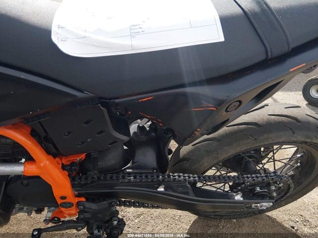 2026 KTM 690 SMC R 16