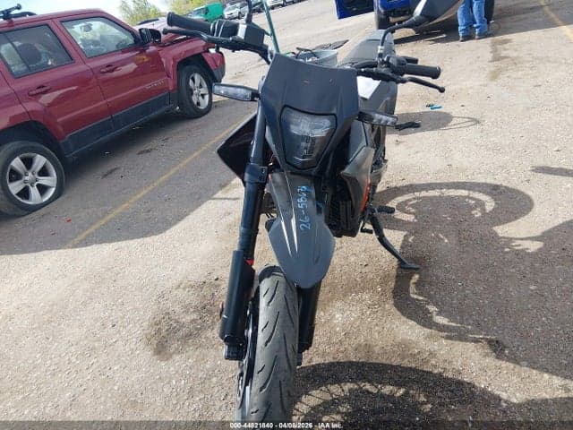 2026 KTM 690 SMC R 5