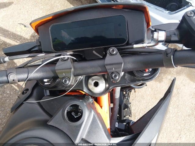 2026 KTM 690 SMC R 7