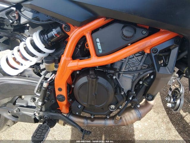 2026 KTM 690 SMC R 8