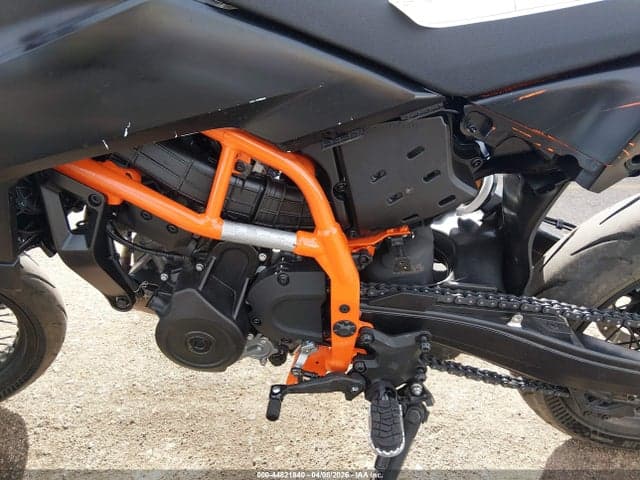 2026 KTM 690 SMC R 9