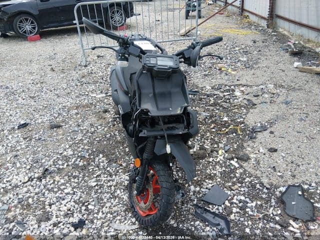 2025 YAMAHA YW125 6