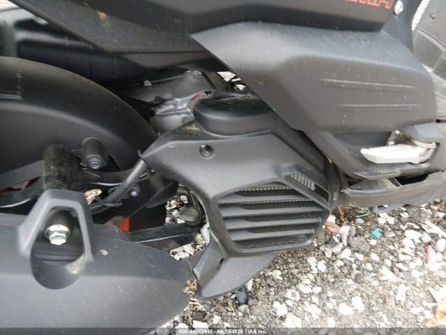 2025 YAMAHA YW125 9