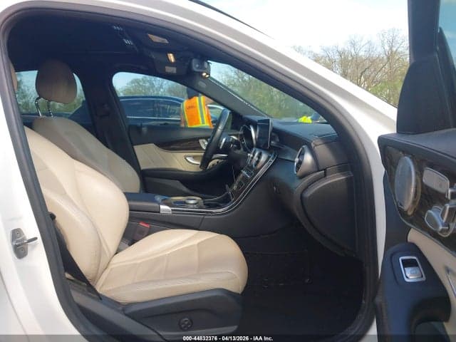 2019 MERCEDES-BENZ C 300 5