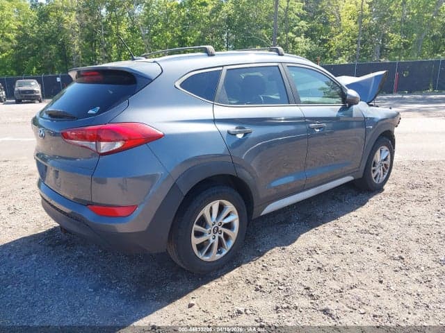 2017 HYUNDAI TUCSON SE 4