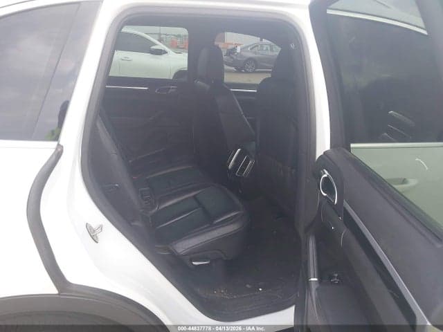 2012 PORSCHE CAYENNE 8