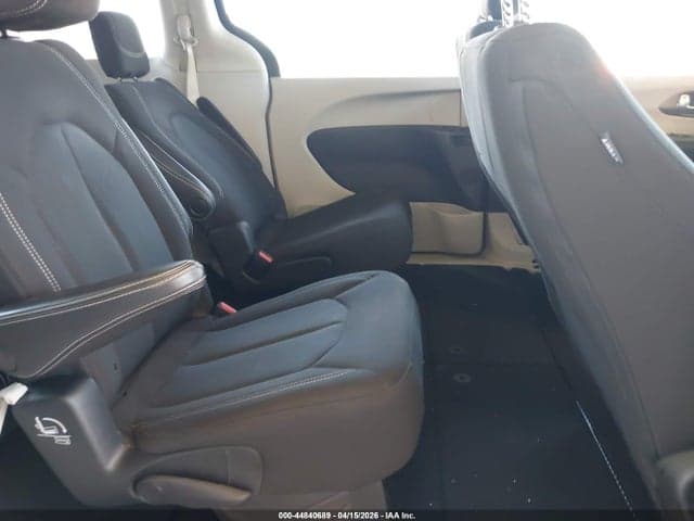 2020 CHRYSLER VOYAGER LX 8