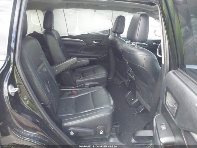 2019 TOYOTA HIGHLANDER LIMITED PLATINUM 8