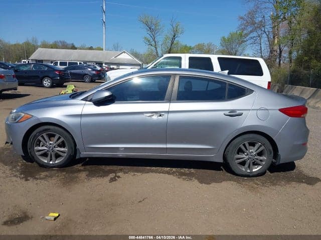 2017 HYUNDAI ELANTRA SE 13