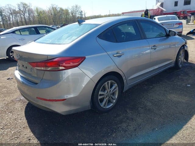 2017 HYUNDAI ELANTRA SE 4