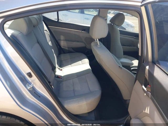 2017 HYUNDAI ELANTRA SE 8