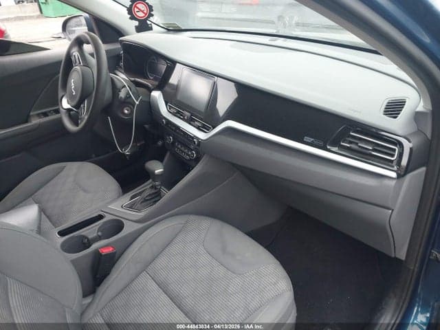 2022 KIA NIRO LX 5