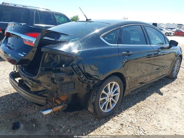 2017 FORD FUSION SE 4