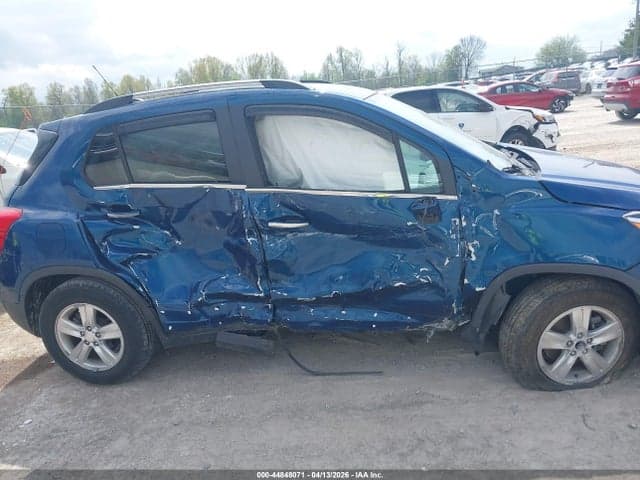 2020 CHEVROLET TRAX AWD LT 5